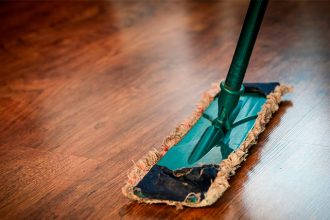 limpiar el suelo de casa