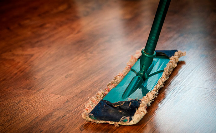 limpiar el suelo de casa