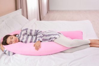 Cómo hacer una almohada para dormir embarazada